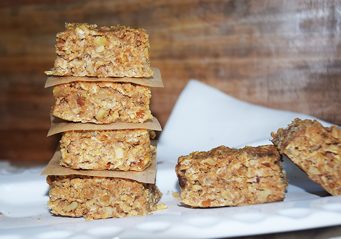 Oatmeal Breakfast Bars with Banana & Peanut Butter